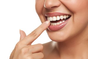 Types of porcelain veneers and other metal free dental restorations